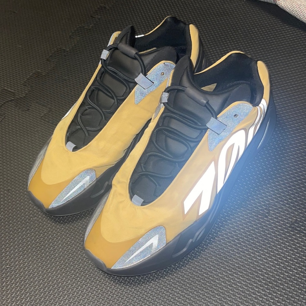 yeezy 700